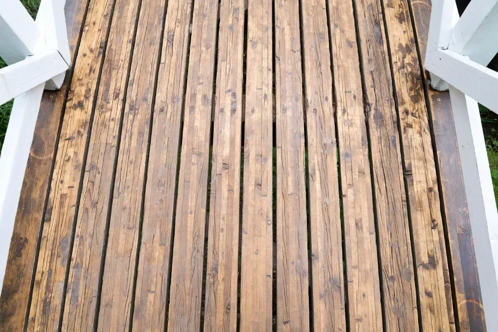 Jak prawidłowo montować deski tarasowe