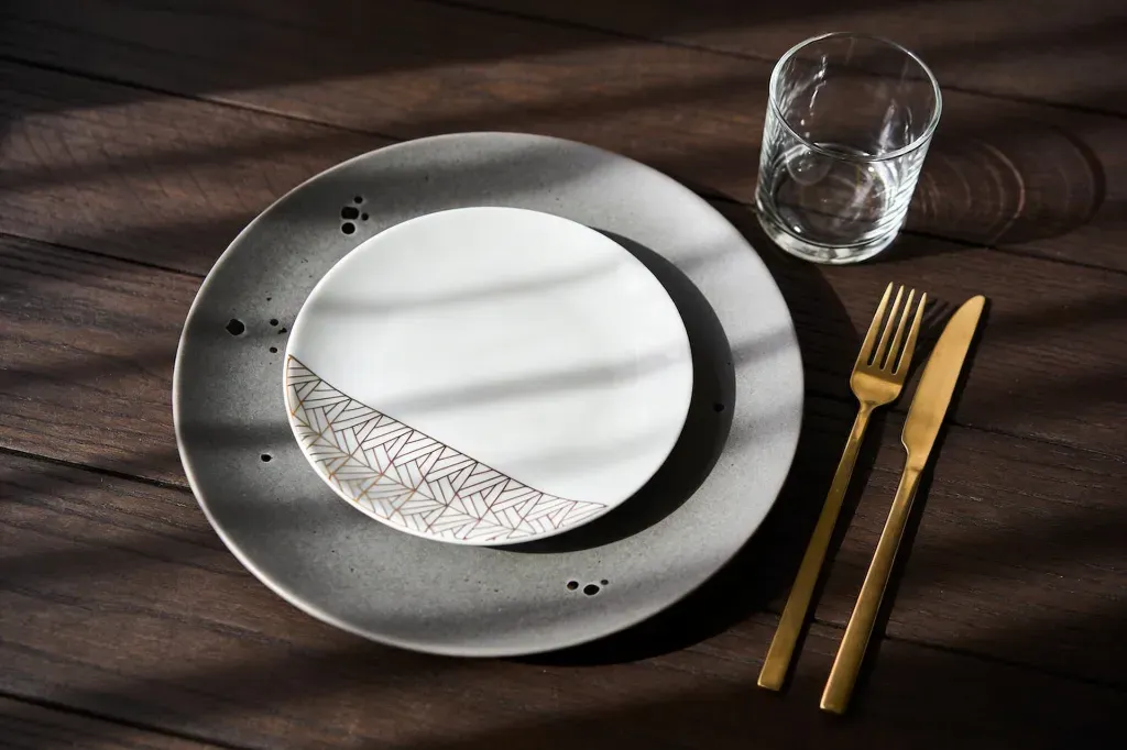 Zastawa stołowa w nowoczesnym domu
